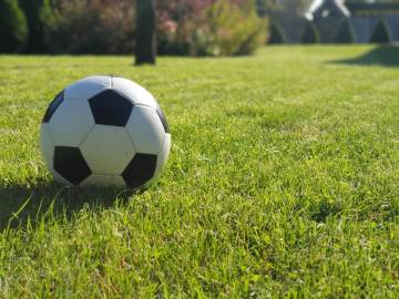 CCTV5直播！凌晨三点西班牙大战阿根廷，首发预测阵容出炉，梅西冲击足坛第一人（配图示意）
